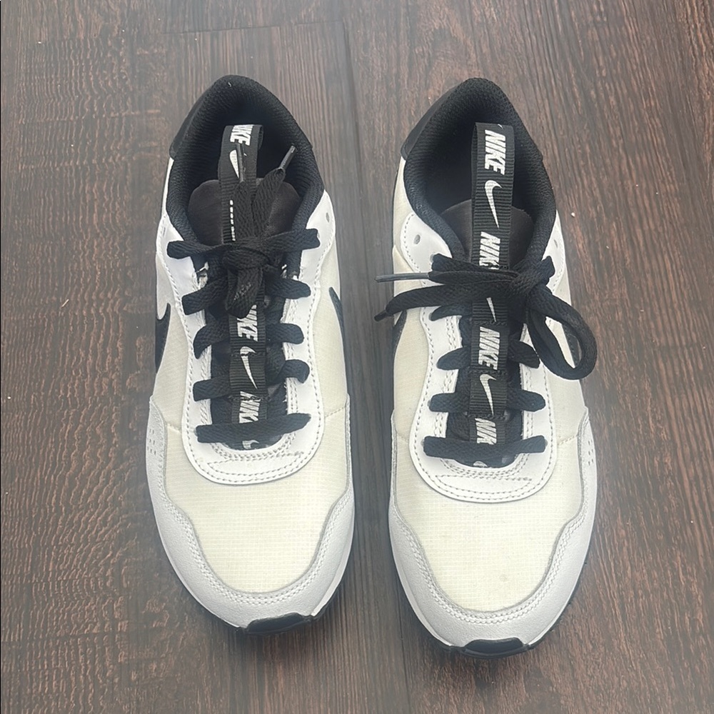 Nike youth shoes low top - Picture 3 of 7